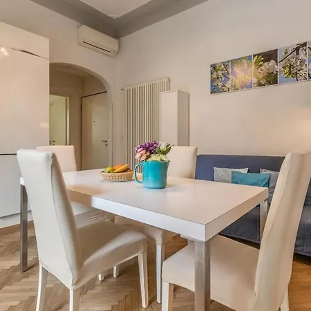 Apartment Liberty House@trainstation *